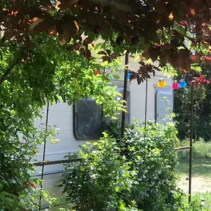 Caravane chez Philippe &Myriam climatisée &Jacuzzi&piscine Camping Oppède